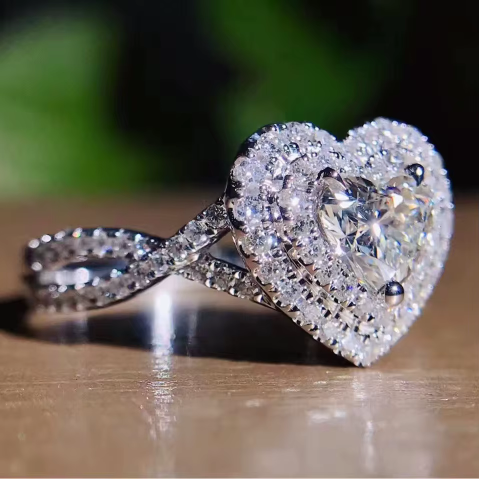 Bague en forme de cœur couleur argent de luxe pour femmes, bijoux de fiançailles en métal incrusté d