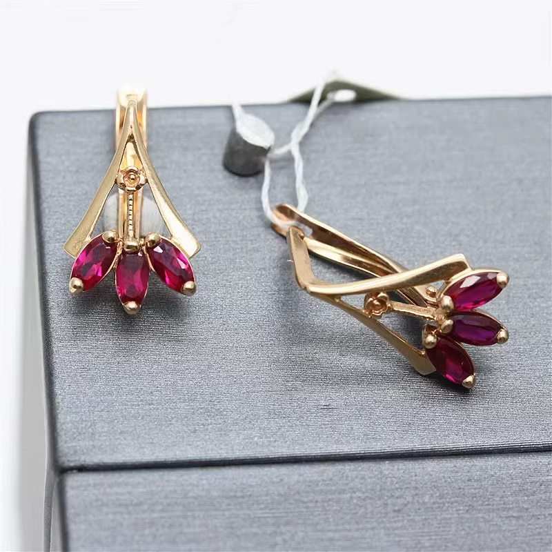 Boucles d'oreilles incrustées de trois pierres précieuses rouges pour femmes, bijoux de banquet plaq