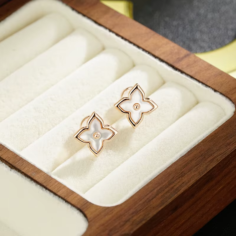 Boucles d'oreilles clous en or rose exquises, compactes, simples et polyvalentes, pour le quotidien,