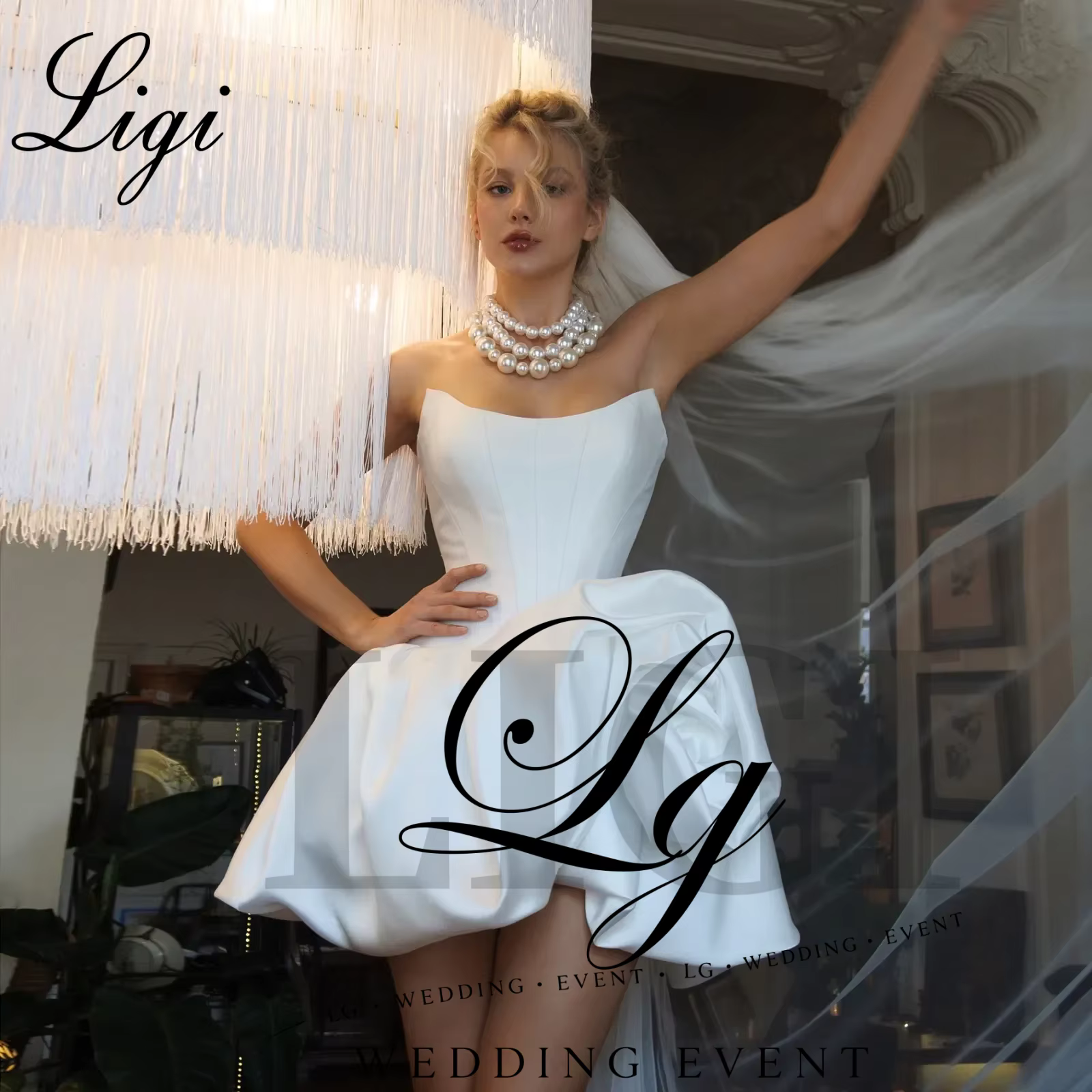 Robe de mariée élégante LIGI en satin coupe trapèze, mini, sans manches, à volants, dos nu, pour soi