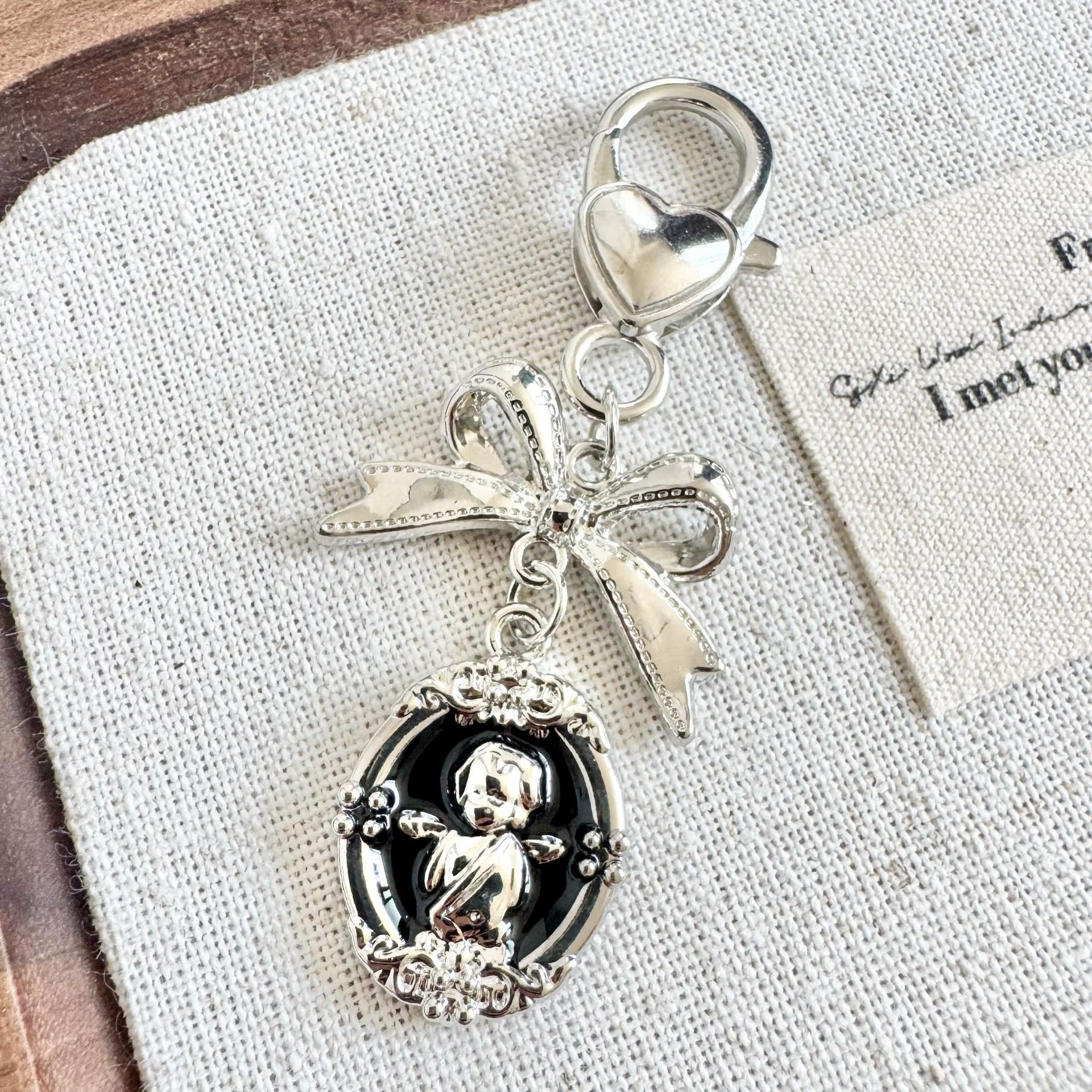 Porte-clés nœud d'ange pour femmes, pendentif de sac en métal Vintage, tendance fille coeur porte-cl