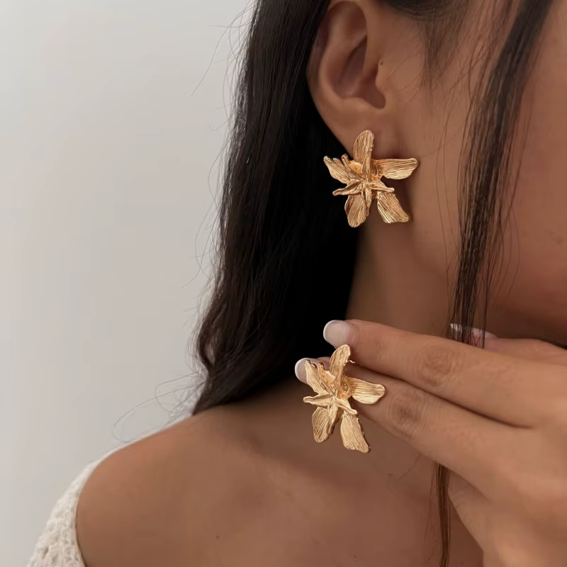 2025 New Vintage Metal Gold Color Flower Earrings For Women Fashion Floral Statement Earrings Jewelr