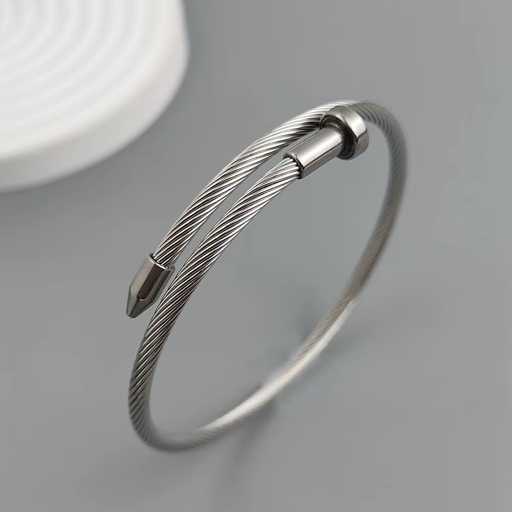 Charmant bracelet à clous d'épine en acier inoxydable plaqué or 18 carats pour femmes, bijoux imperm