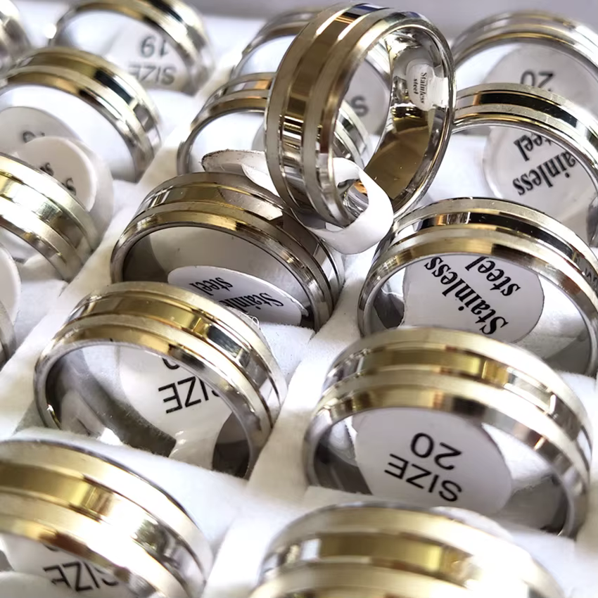 Bagues en acier inoxydable pour hommes, bijoux de mariage, vente en gros, 8mm de large, 30 pièces