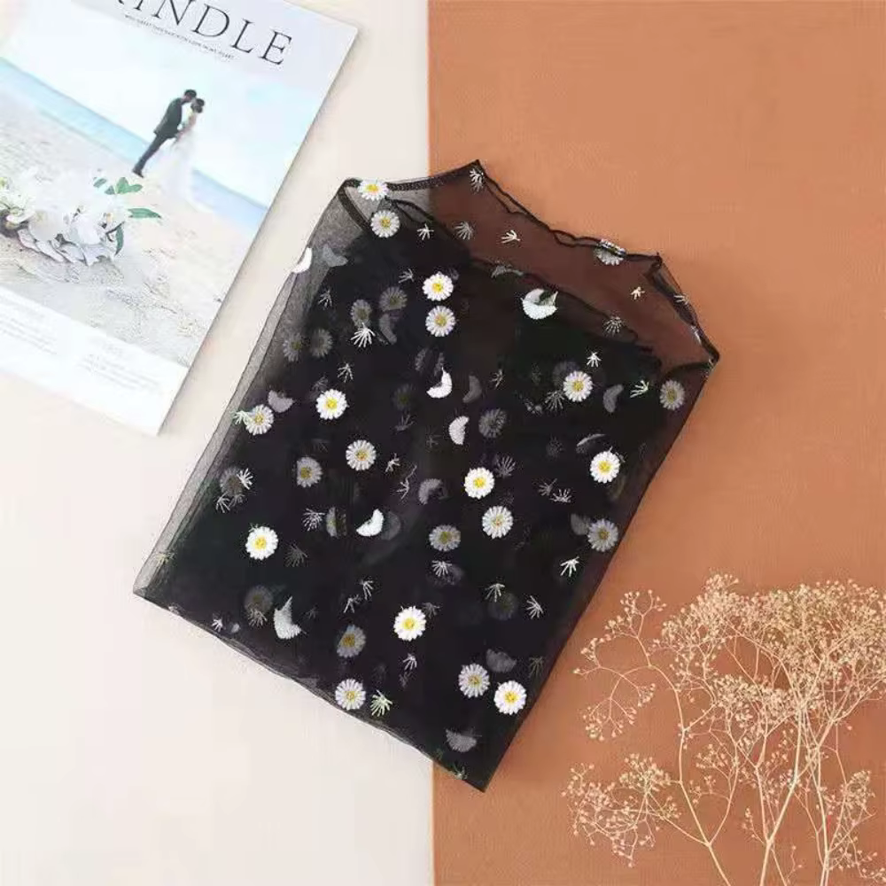 Chemisier en maille brodé marguerites, matière fine, manches longues, haut en maille transparente à 