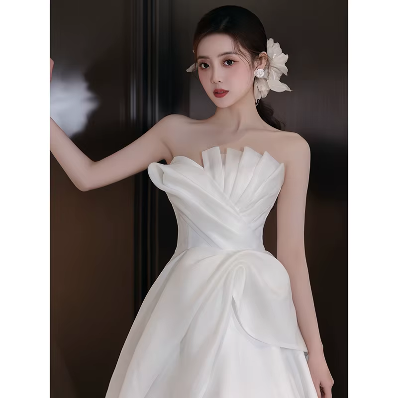 Robe de Mariée Princesse Française, Sans Bretelles, Simple et Mince avec un Bord Traînant