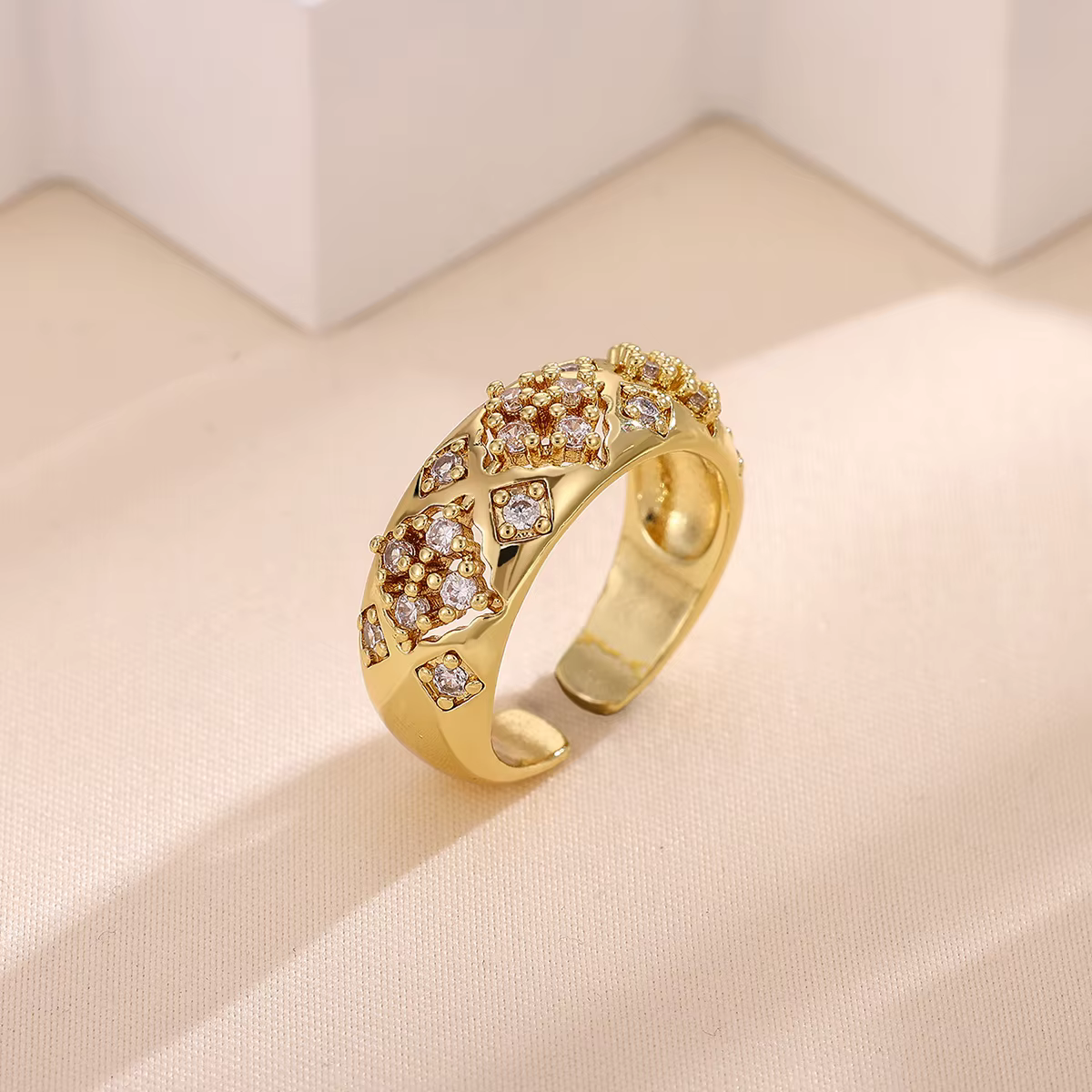 Bagues de luxe en Zircon pour femmes, élégantes, couleur or, strass, géométrique, papillon, étanche,
