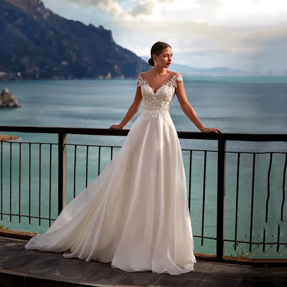 Robes de mariée à manches courtes 2026, col en V, appliques en dentelle, coupe trapèze en tulle, dos