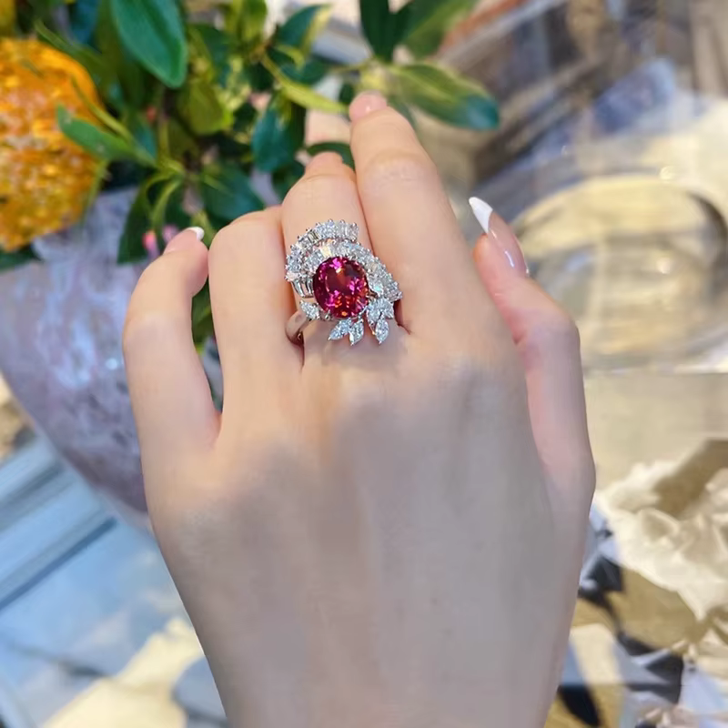 Bagues classiques dignes en rubis pour femmes, bague de mariage incrustée de diamants de haute quali