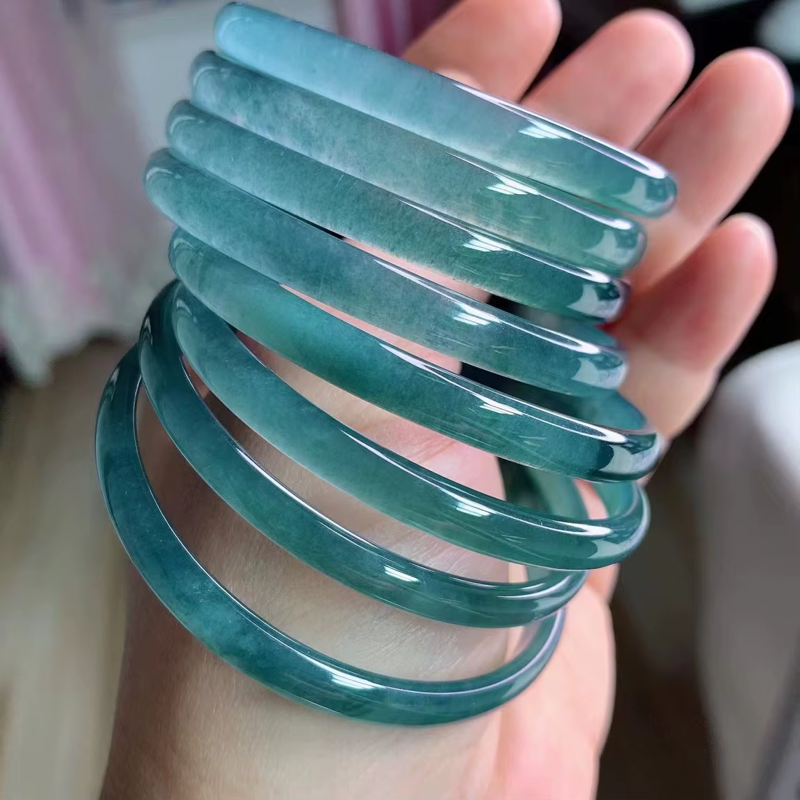 Bracelet en jadéite Guatemala, bleu glace, anneau positif, modèle femme, avec certificat