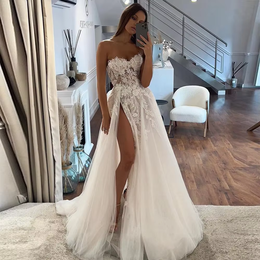 Boho robes de mariée sans bretelles dentelle Appliques fleurs chérie sans manches haut côté fendu a-