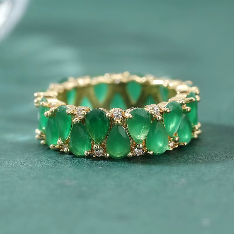 Bague Vintage Élégante en Or avec Émeraude Synthétique Scintillante pour Femme – Bijou de Cérémonie 