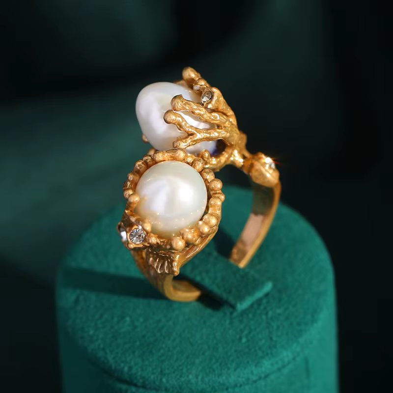 Bague de cocktail réglable rétro naturaliste plaquée or 18 carats avec perles et strass pour femme -
