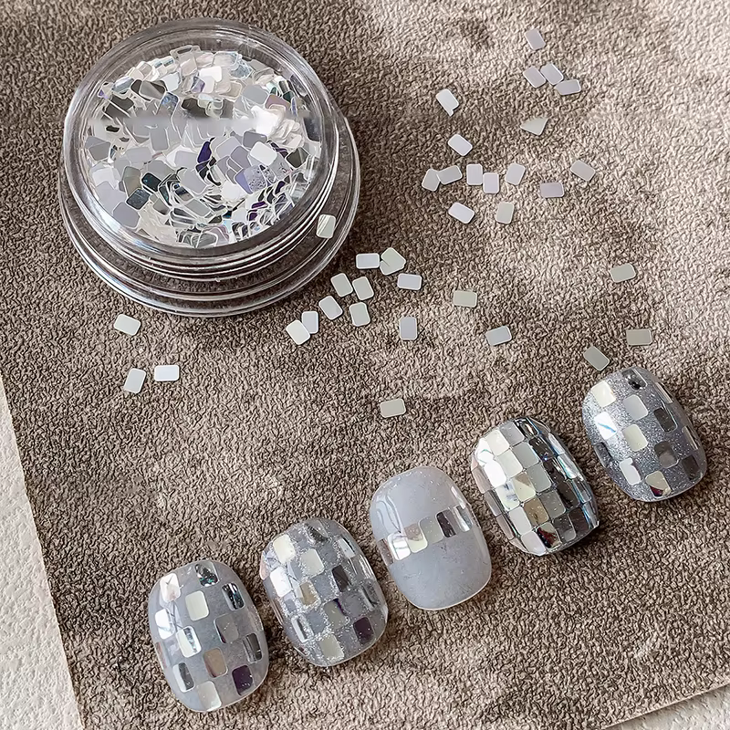 Paillettes et bijoux pour ongles, lumière minimaliste et scintillante, Style de luxe, matériaux de d