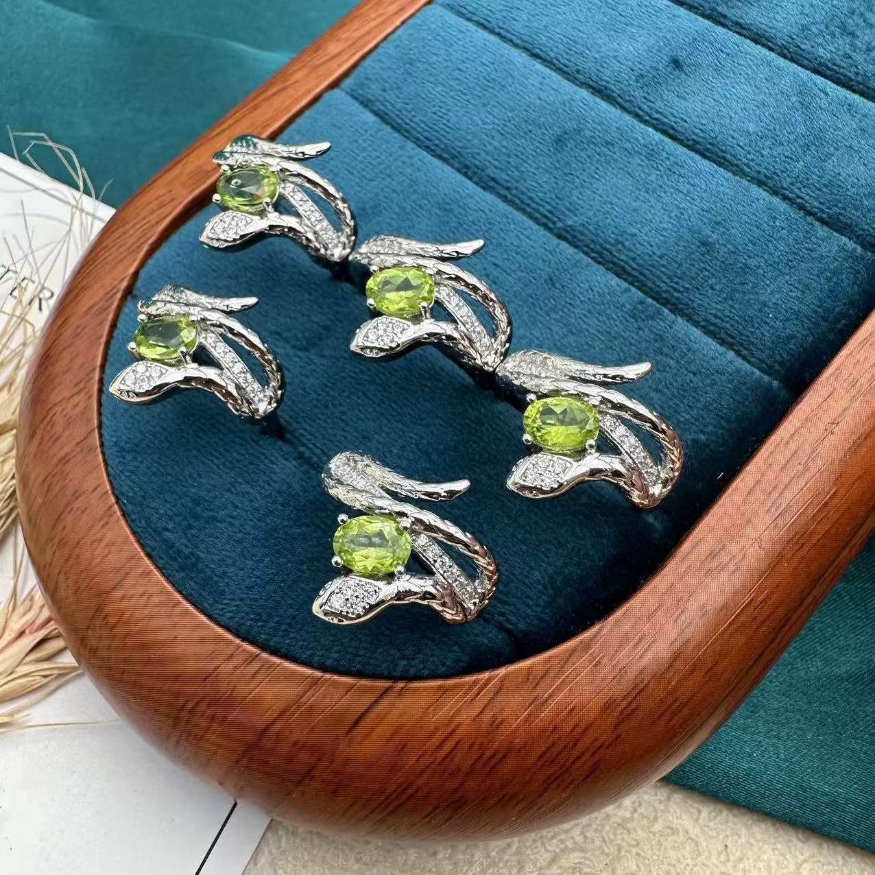 Nouvelle bague serpent, bague peridots naturels, bague pour femme en cristal de bijoux incrustés, ba