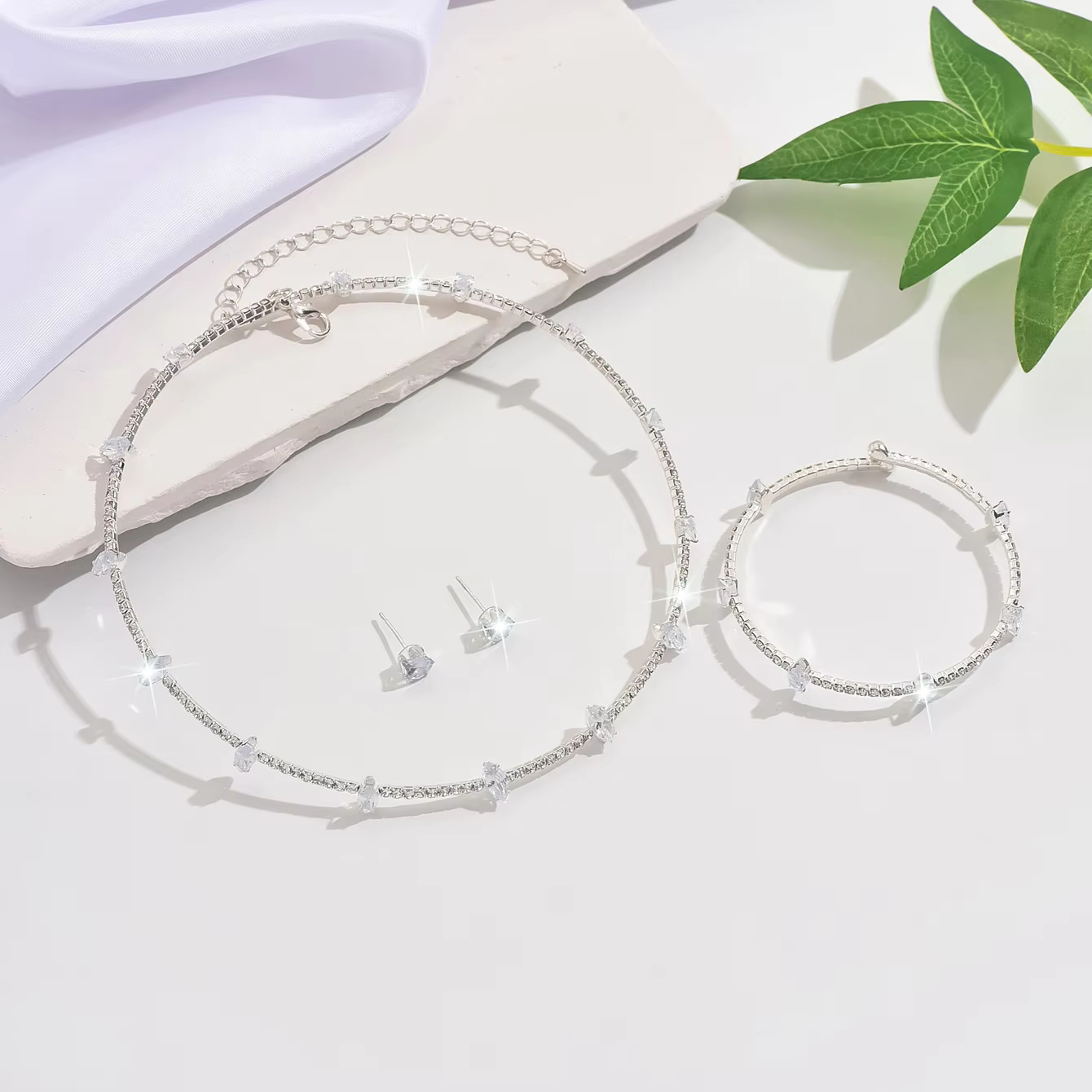 Parure de bijoux élégante en argent avec étoiles, collier ras-du-cou et bracelet ouverts en cristal 