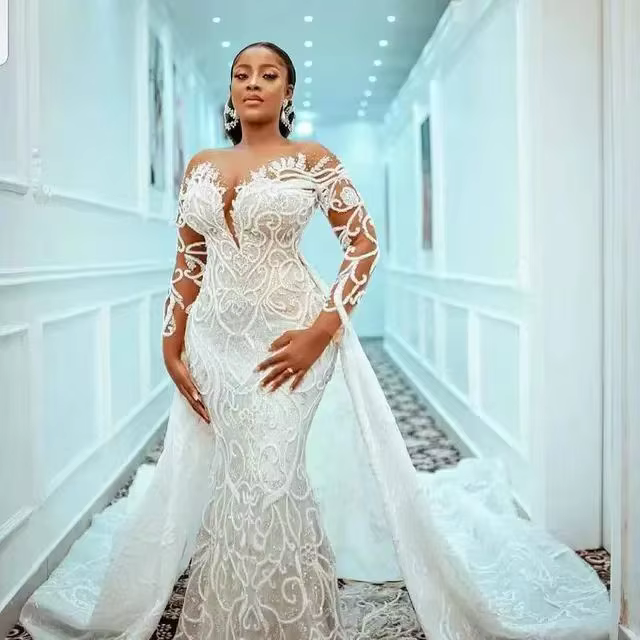 Robe de mariée asymétrique épaule dénudée, col en v, manches longues, queue de mariée brodée, robe d