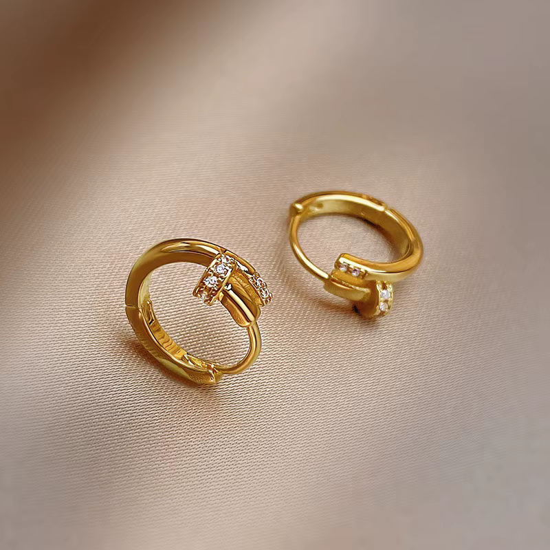 Charmante boucle d'oreille ronde en cristal brillant pour femmes, minimaliste, en forme d'ongle, bij