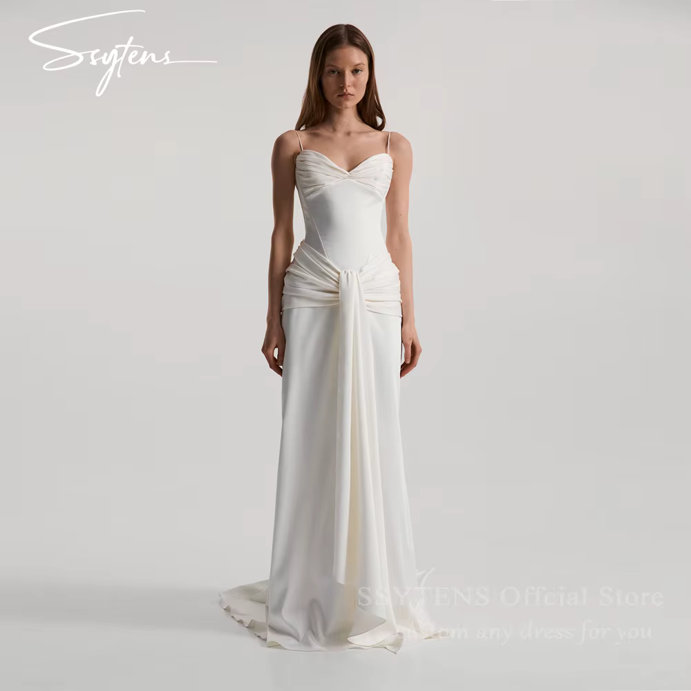 Robes de mariée personnalisées SSYTENS à bretelles spaghetti, dos nu, fourreau simple, col en cœur, 