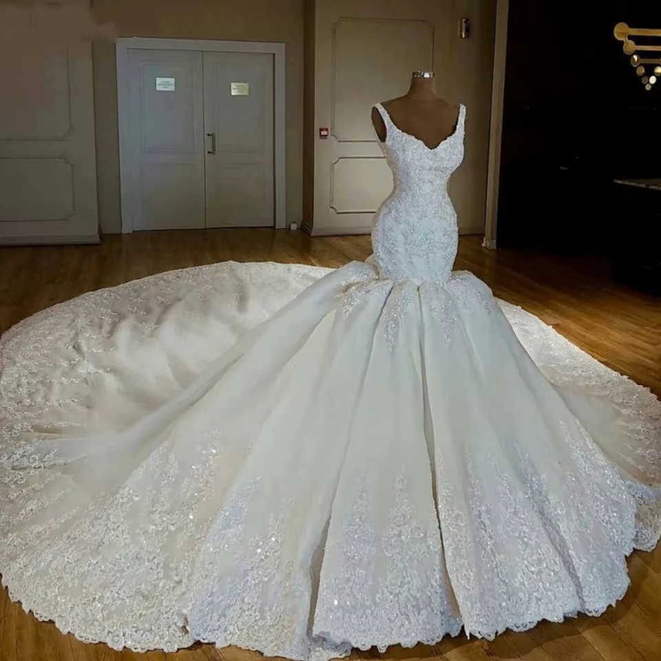 Robe de mariée blanche personnalisée 2026, style sirène, longueur ras du sol, avec traîne, bretelles