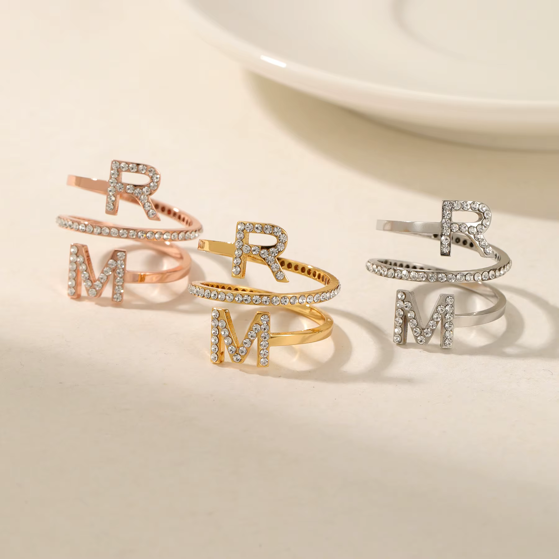 Bague en cristal simple exquise avec lettres personnalisées, bijoux en acier inoxydable personnalisé