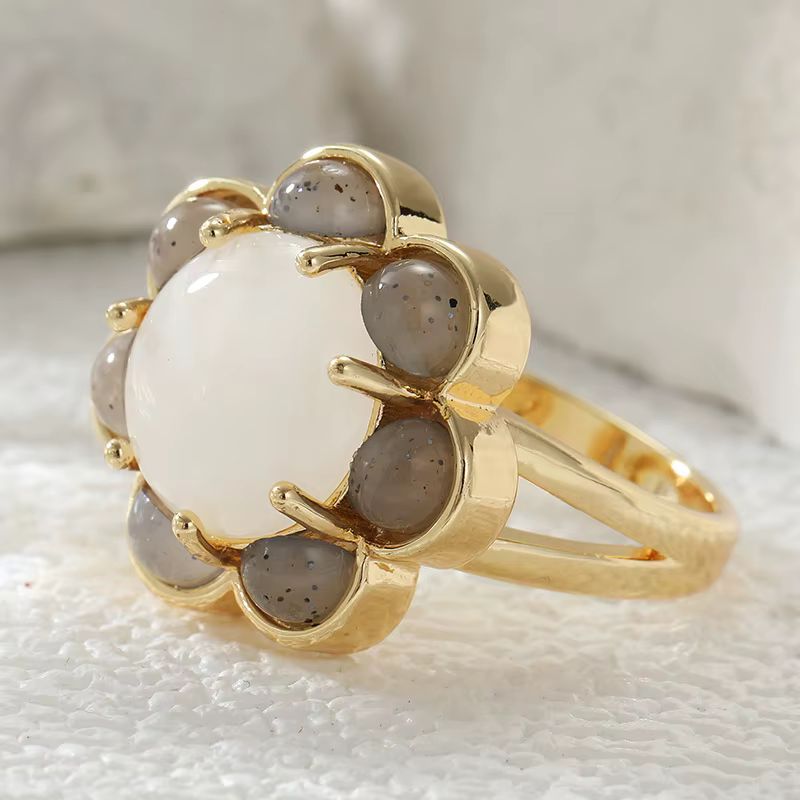 Bague plaquée or de luxe léger, forme de fleur, incrustation de zircon synthétique, création d'une b
