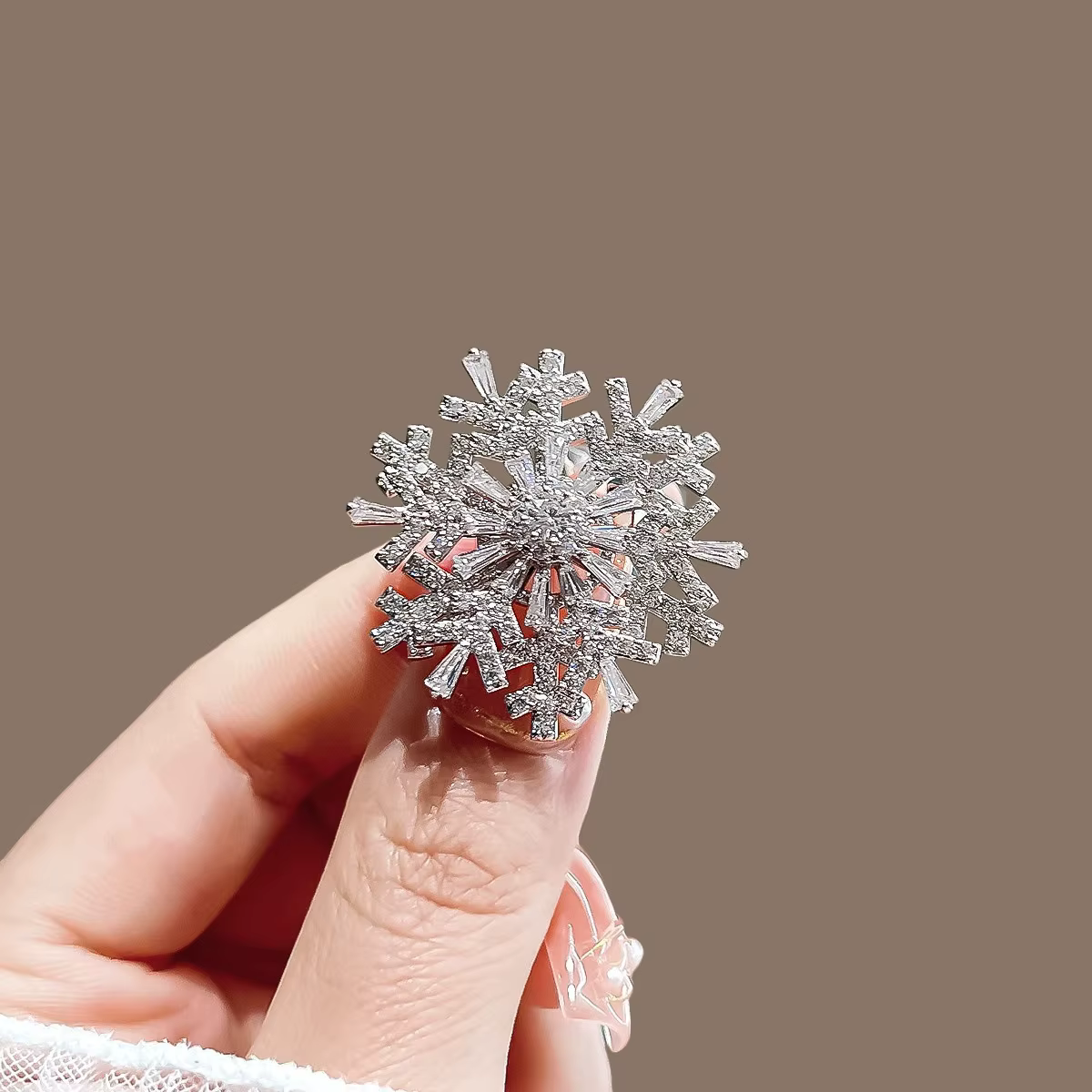 Broche flocon de neige rotative en Zircon 5A pour femmes, incrustation complète créative de luxe, te