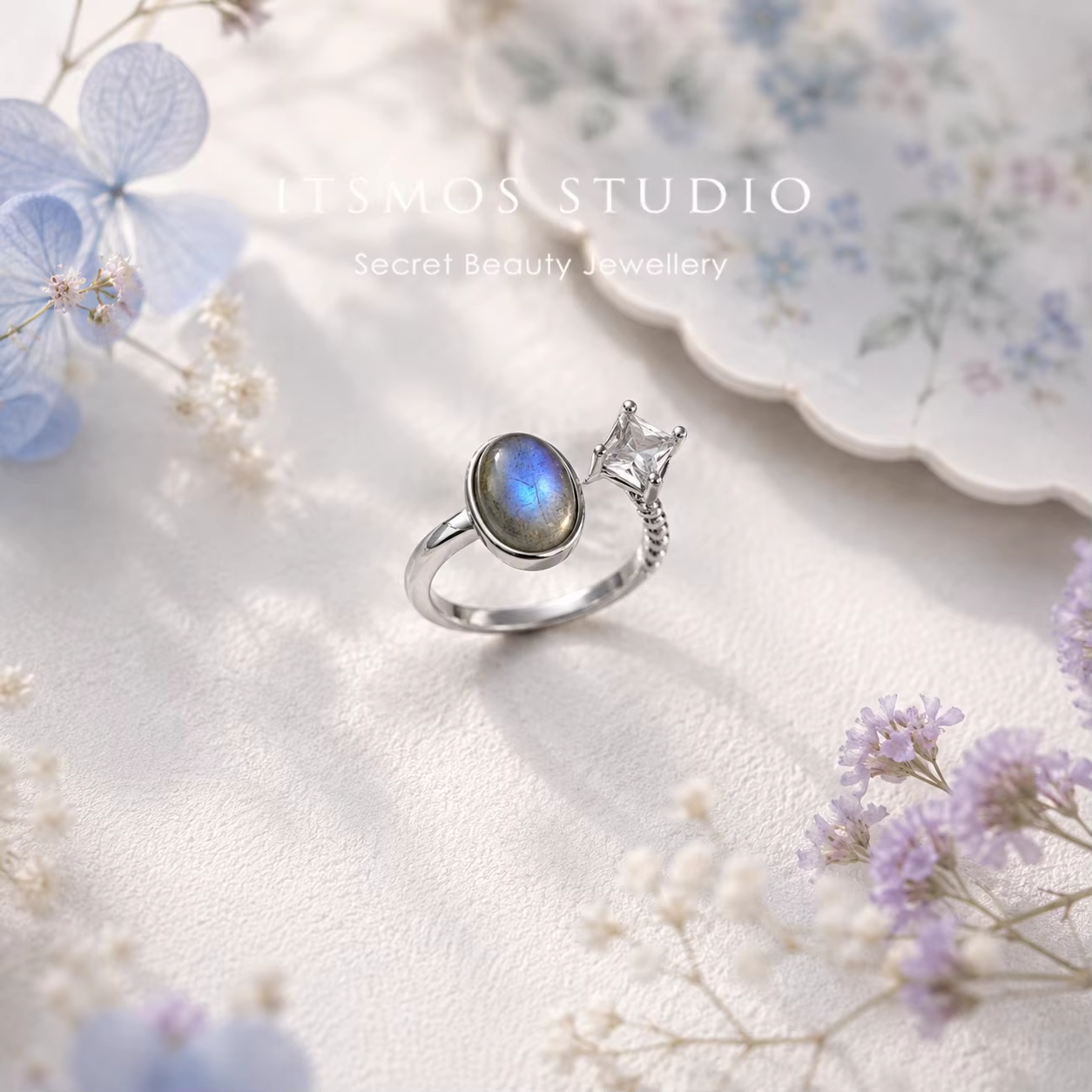 ITSMOS Bague en Labradorite Naturelle avec Éclat Bleu, Pierre Précieuse Taillée Princesse, Bijou de 