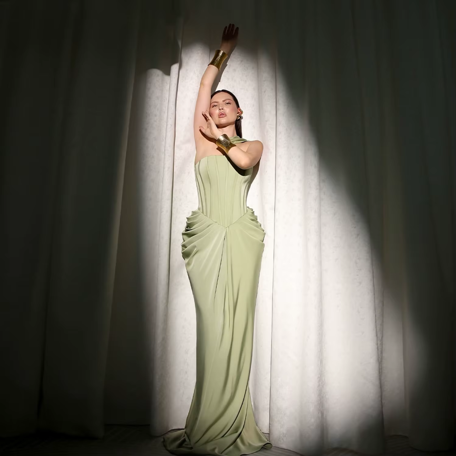Sharon Said – robe de soirée de forme sirène, vert sauge, élégante, avec écharpe drapée, sans bretel