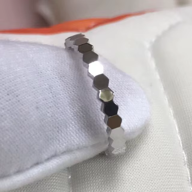 Bague de mariage hexagonale classique pour femme en or plaqué 18 carats avec diamants en nid d'abeil