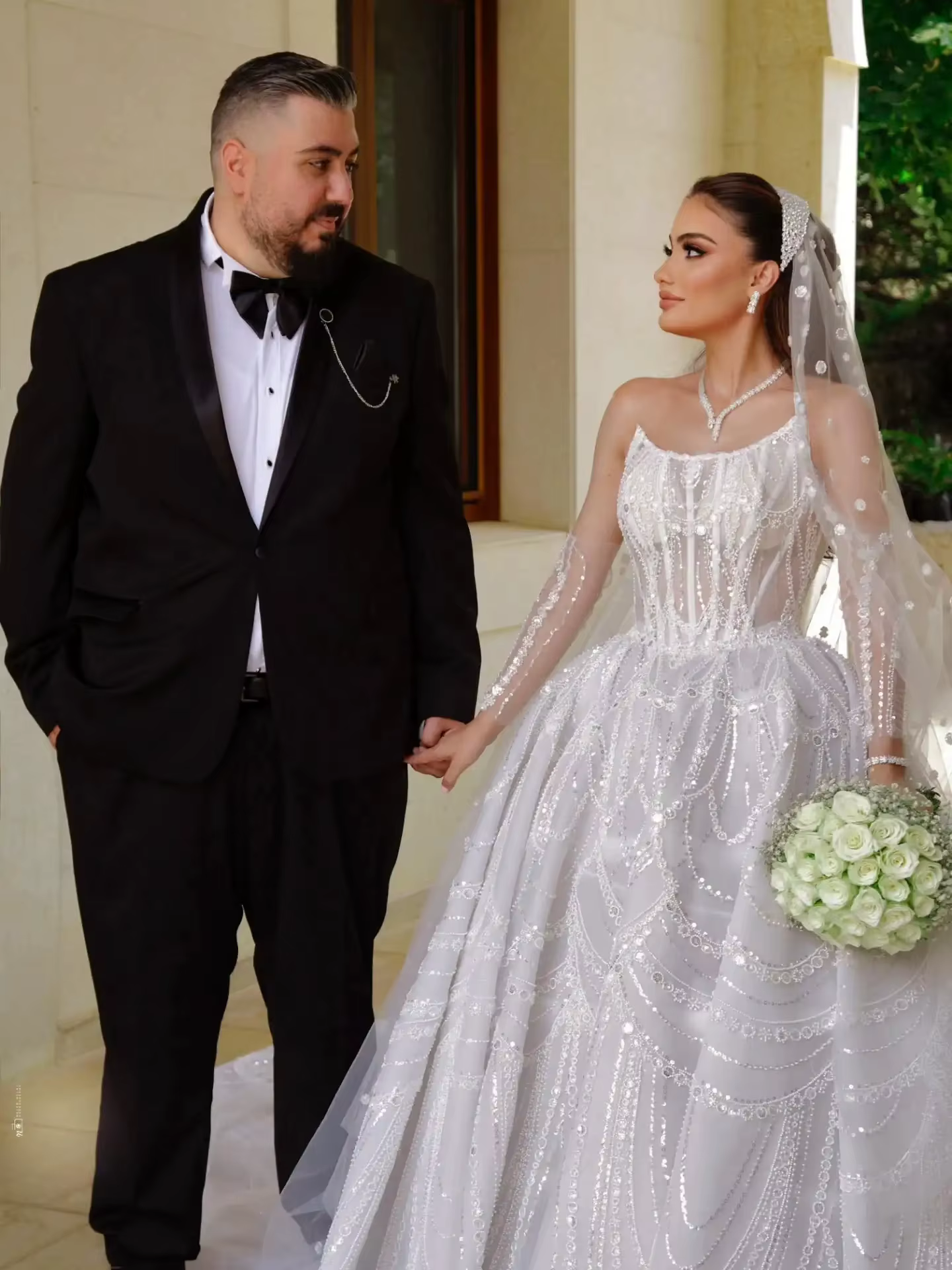 Magnifique Robe de Mariée Femme Coupe A-line, Bustier, Sans Manches, Ornée de Paillettes et de Perle
