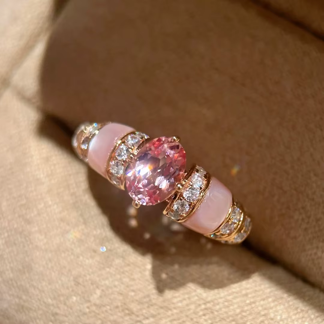 Bague en diamant rose naturel la plus vendue, avec saphir bleu marine et diamants. Accessoires de bi
