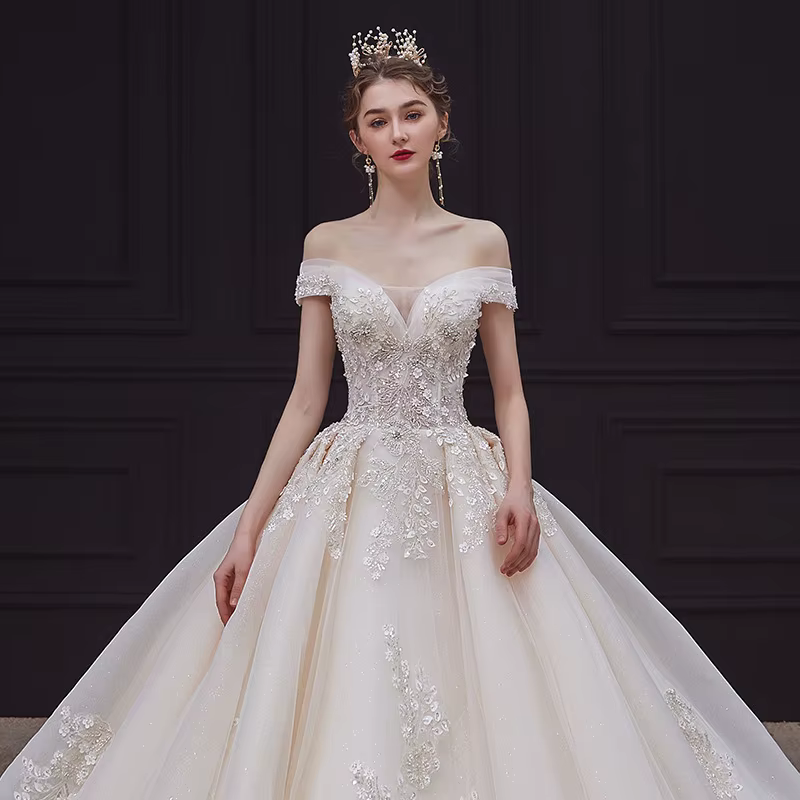 Robes de mariée brillantes robe de bal chérie avec traîne Court robe de soirée de mariage en dentell