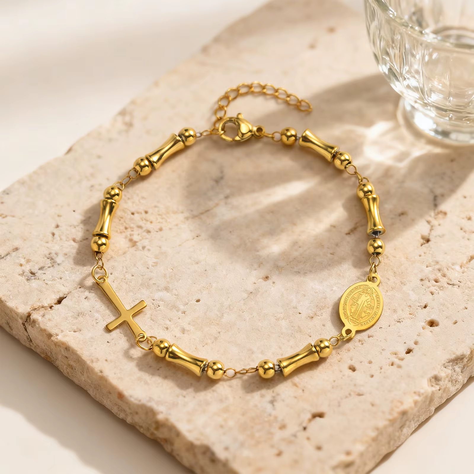 Bracelet Vnox tendance plaqué or, bracelet réglable en acier inoxydable avec croix de Saint Benoît, 