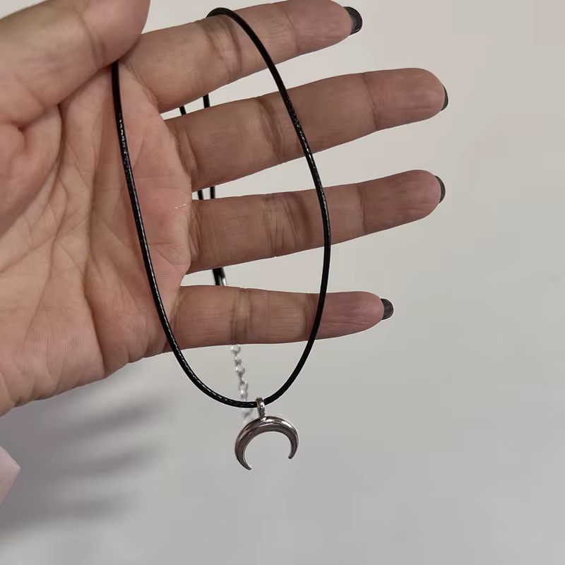 Collier pendentif lune noir pour femmes, bijoux ras du cou en cuir Pu et velours, cadeau de mariage,