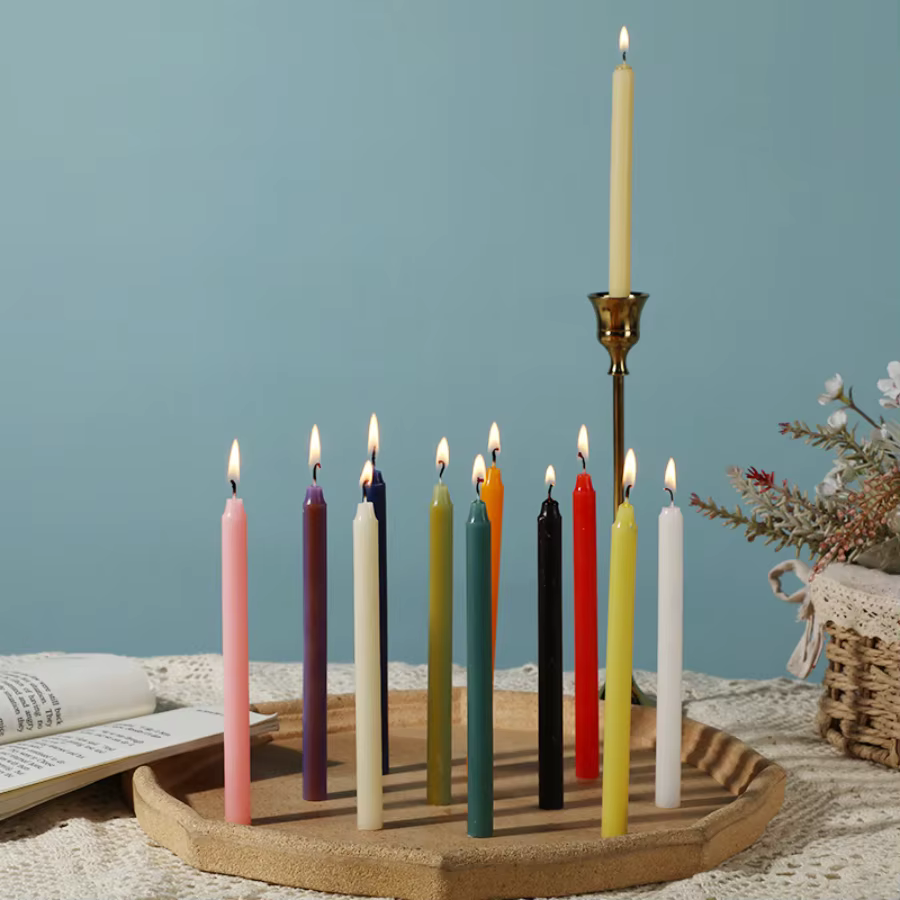 Mini bougie conique de couleurs assorties non parfumées, idéale pour l'éclairage de secours, les rit
