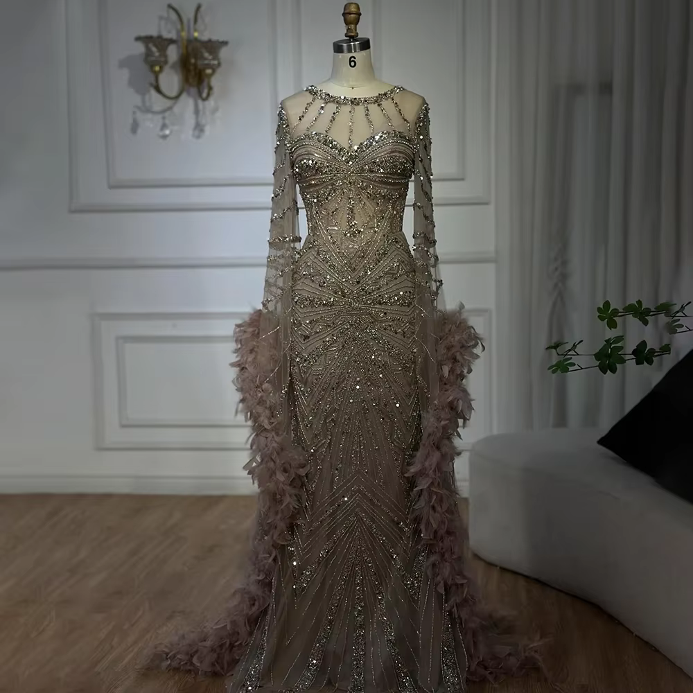 Serene Hill-Robe de soirée sirène personnalisée avec poignets en plumes, perles caramel, occasion fo