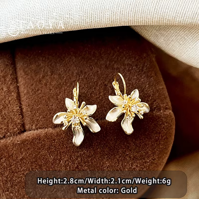 Élégantes boucles d'oreilles pendantes en émail blanc avec fleur, couleur or, nouveau design 2026, b