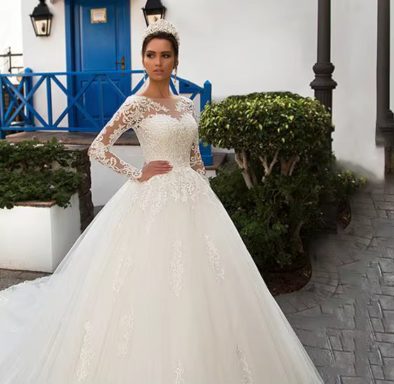 Robe de mariée française à col rond, manches longues, dentelle brodée, amincissante, dos nu, traînan