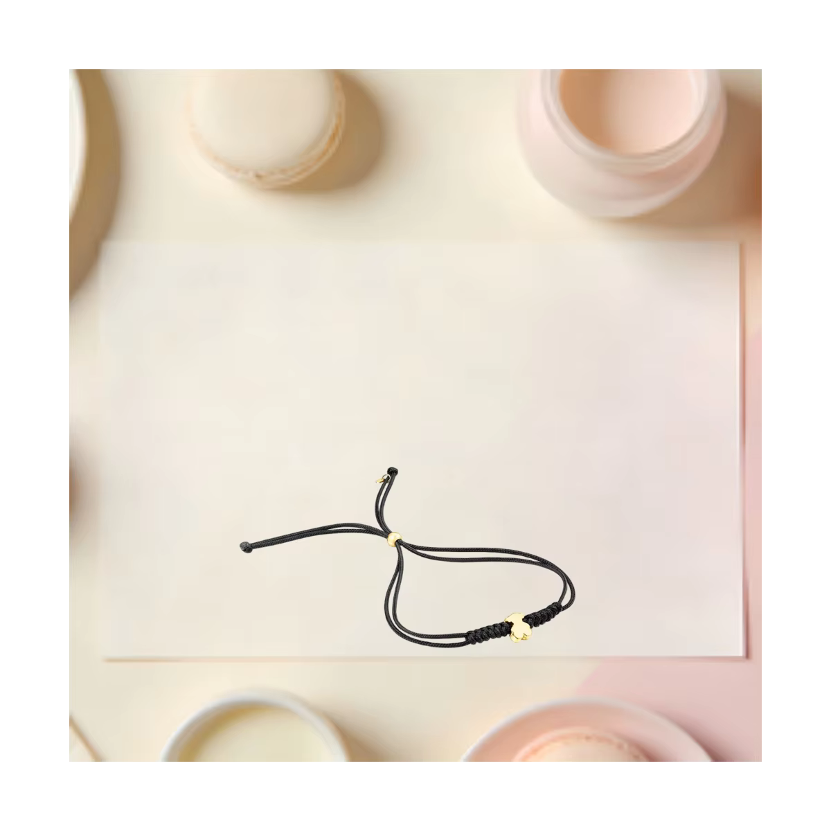 Bracelet élégant aux détails raffinés qui rehausse la beauté de votre poignet et révèle votre tempér