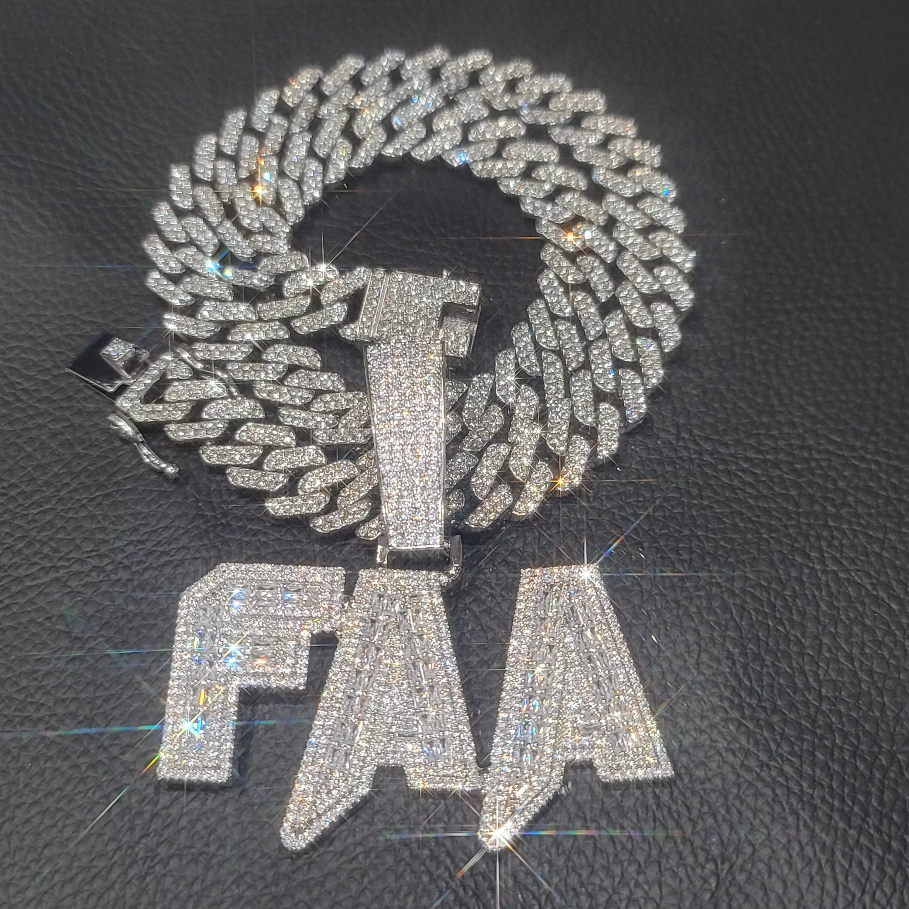 Pendentif personnalisé avec nom de caution en diamants, pierres carrées glacées, collier avec chaîne