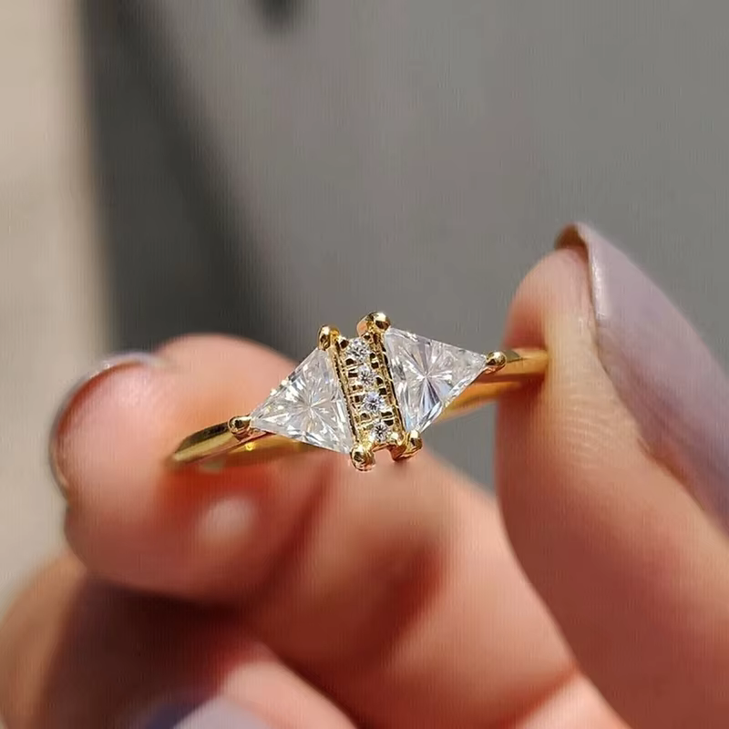 Huitan Chic luxe Triangle zircone bague mode dame couleur or doigt bijoux pour fiançailles mariée ma