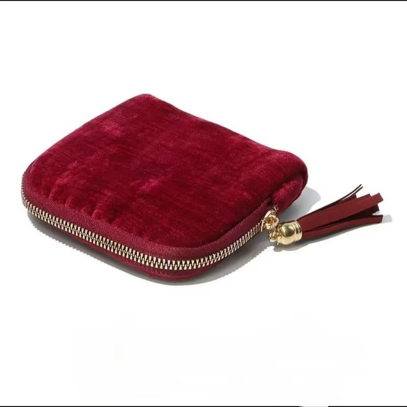 Pochette à bijoux en velours doux, plusieurs compartiments intérieurs, fermeture éclair à pompon lis