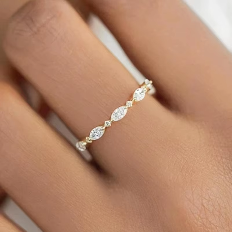 Huitan – bague Simple et élégante pour femmes, avec Marquise ronde en zircone cubique, bagues exquis