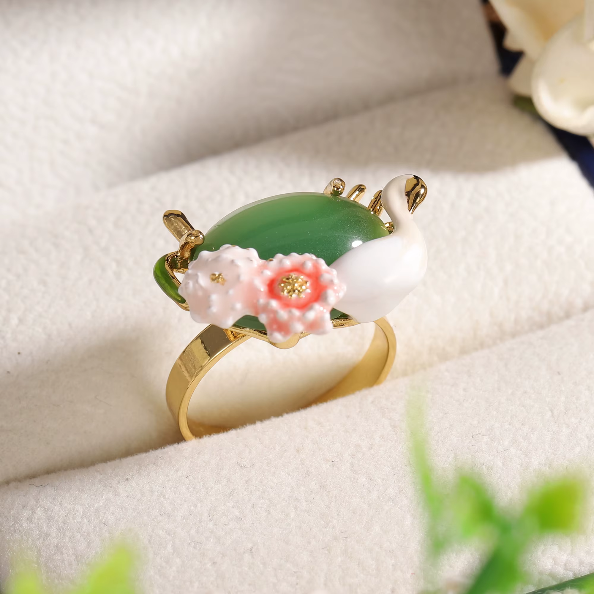Bague élégante en jade vert et cygne blanc pour femme - Design floral unique, plaqué or, bijou state
