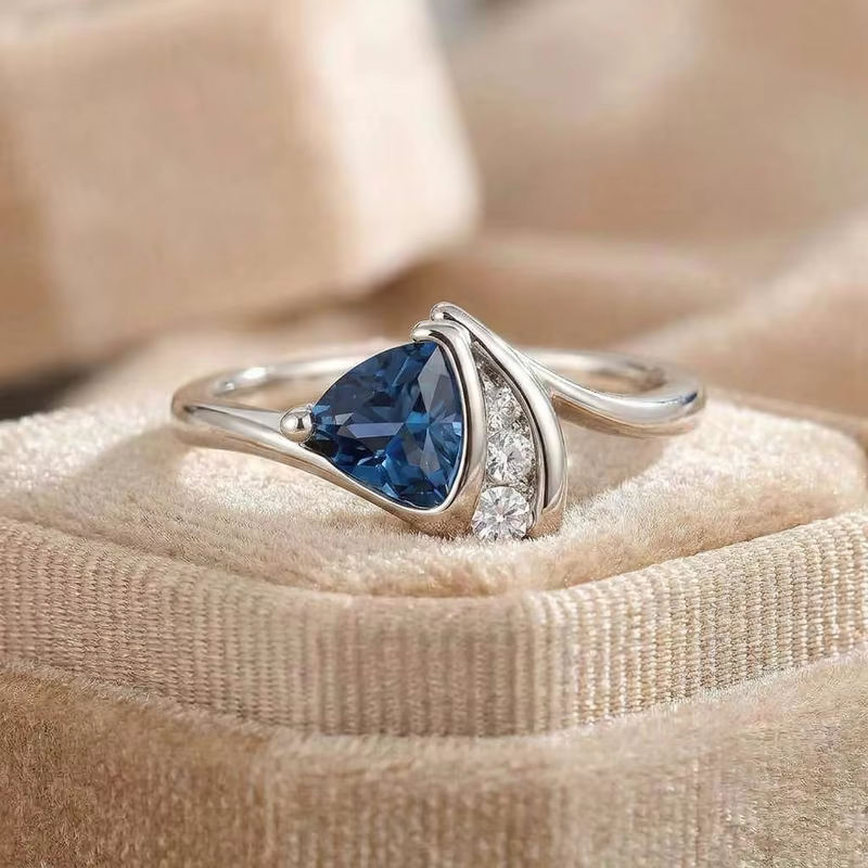Bague en argent sterling 925 avec zircon bleu en forme de triangle pour femme, bague de fiançailles,