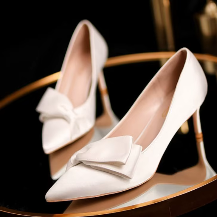Chaussures de mariée haut de gamme en satin blanc avec nœud, élégantes, à talons hauts pour femmes
