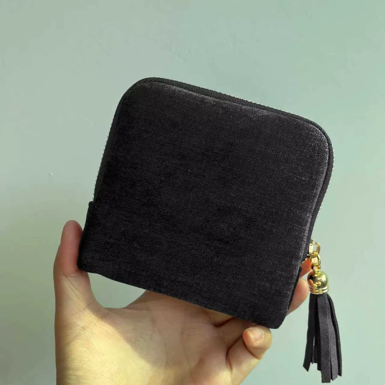 Pochette à bijoux en velours doux, plusieurs compartiments intérieurs, fermeture éclair à pompon, po