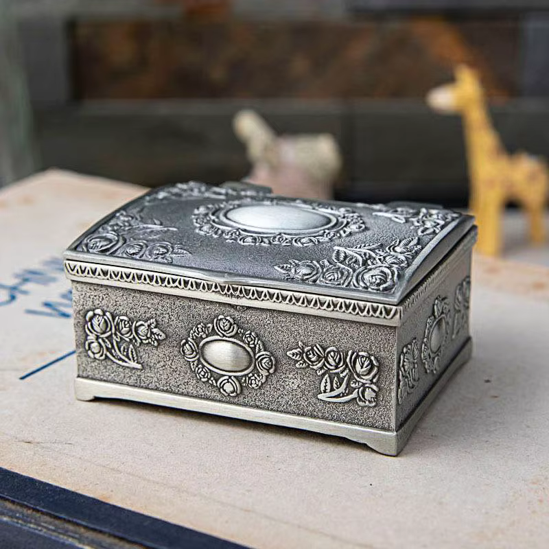 Boîte à bijoux rétro de style européen en métal, boîte de rangement créative haut de gamme pour bagu