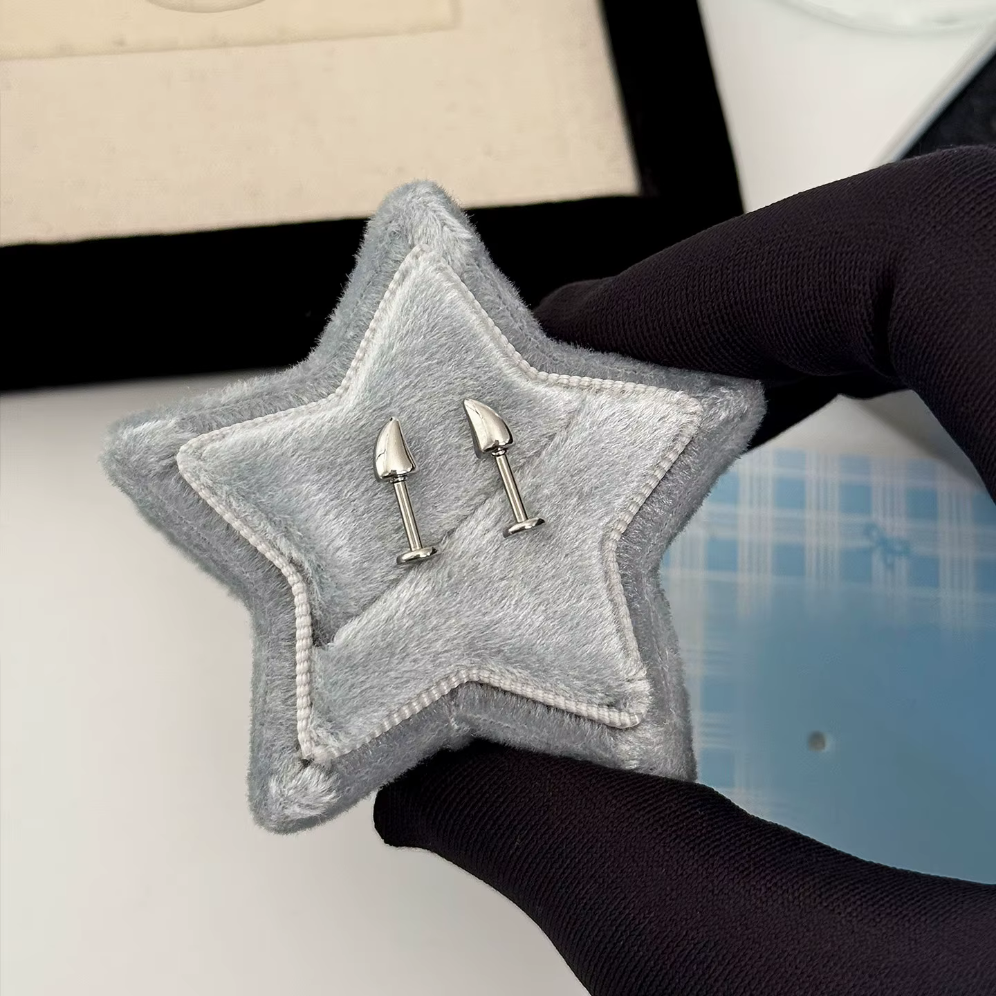 Boucles d'oreilles clous en acier inoxydable pour hommes et femmes, style punk, en forme de corne de